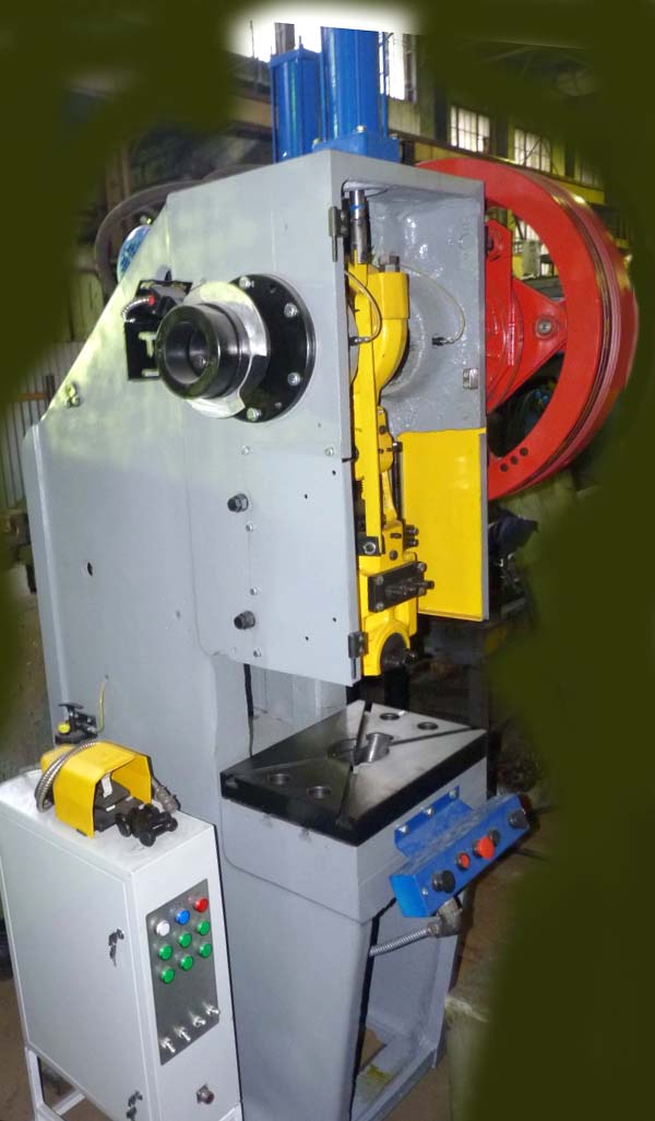 КД2324 Загальний вигляд  кривошипного открытого наклоняемого пресса